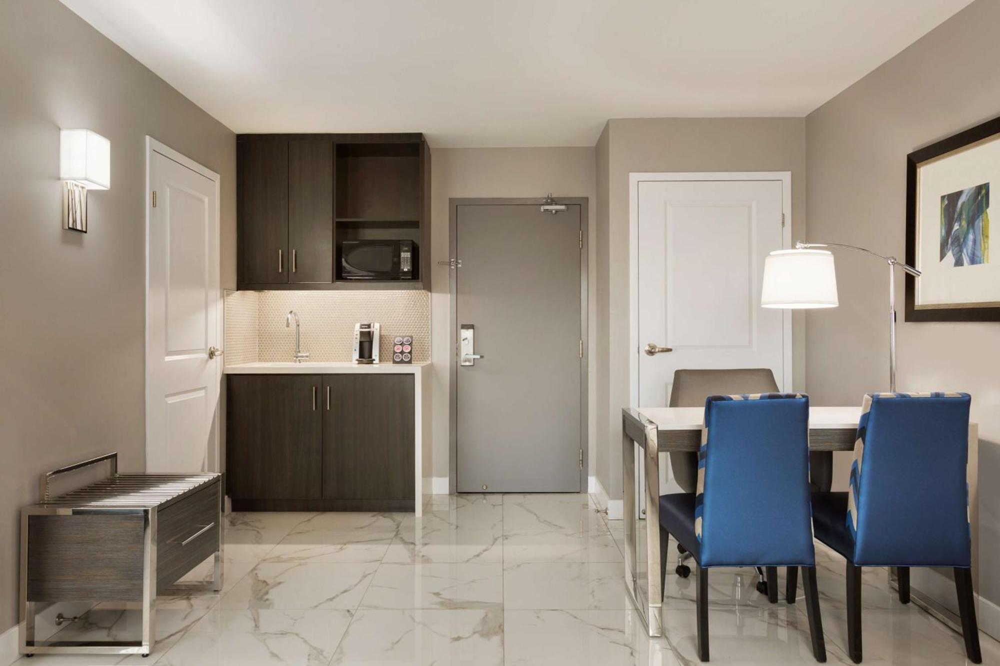 Embassy By Hilton Airport Toronto